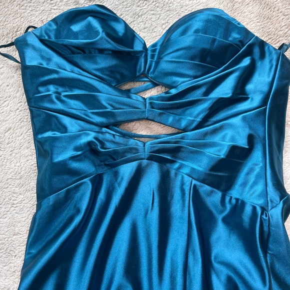 PROM DRESS - Picture 4 of 10